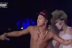 GD权志龙！光着膀子秀肌肉，当节奏响起，全场尖叫！视频封面