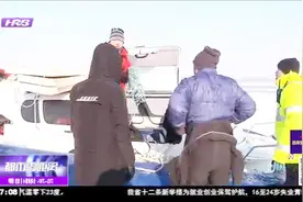 关注哈尔滨轿车坠江事件，救援人员下水营救，打捞工作艰难进行视频封面