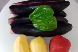 西红柿 茄子 土豆 东北乱炖  夏天做简单又好吃！视频封面