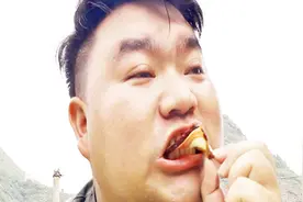 贵州大胖的腊肉焖饭，做法超简单不放1滴油?让你吃了还想吃视频封面