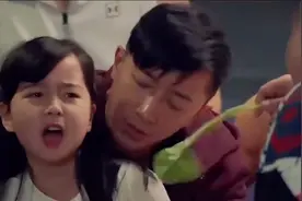 男子的朋友逗孩子吃辣椒，结果出大事了视频封面