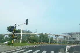 河南小县城投资数十亿的云轨迟迟不通车，被叫停了吗视频封面