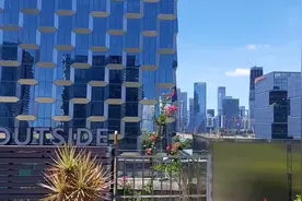带大家看看今日头条在深圳的总部基地，就在阿里中心和腾讯的中间视频封面