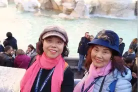 在意大利罗马的许愿池,为了实现愿望,人们许愿后会往池中扔硬币。视频封面