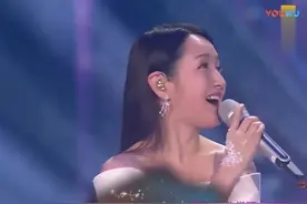 请您欣赏玉女杨钰莹深情演唱《千千阙歌》人美歌甜太可爱了！视频封面