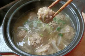 手把手教你做个羊肉丸子粉丝萝卜煲，新手一看就会