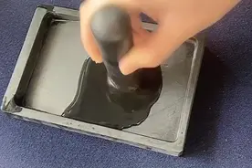 古人磨墨的正确操作，墨完磨字都不想写了，因为磨墨实在是太麻烦