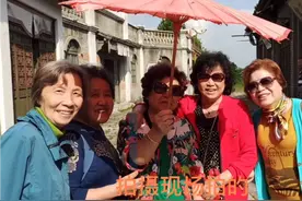 上海育新中学老同学在海盐影视基地演美女视频封面