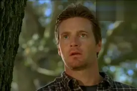 壮汉开枪干掉巨蟒，没想到身后竟还有一群……