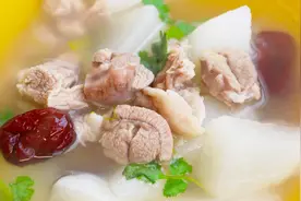 清炖羊肉汤好喝有诀窍，记住关键这3步，汤鲜肉烂还不膻腥