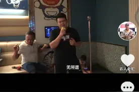 老肥KTV深情献唱，二哥伴舞两人配合绝了