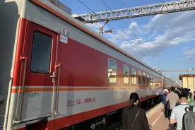 坐火车去北京上班 不会堵车 更不用担心上班迟到视频封面
