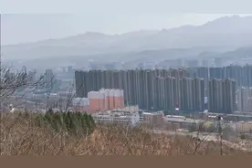 沐浴在春风里的城市。视频封面