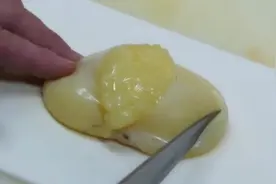 章鱼蛋长什么样？切开后，网友：口水直流！