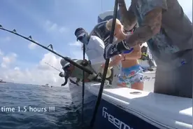 国外精神小妹，诠释力量与颜值。视频封面