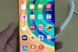 华为Mate30pro  真机体验，这屏幕太漂亮了。视频封面
