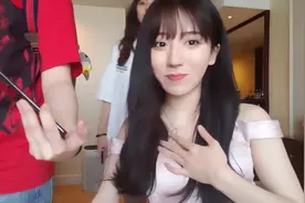 绝地求生呆妹儿在酒店试穿斗鱼嘉年华礼服，超管爽了以后发出警告