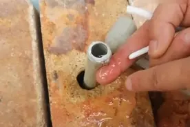 维修自来水管的时候水管流水不止，怎么办？师傅教你一招轻松搞定视频封面