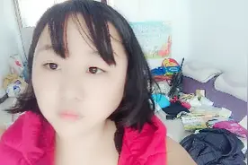 收拾沙发干活了，全素颜出镜，口红也找不到了