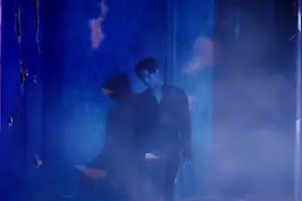王嘉尔烟嗓一开口就燃炸，歌曲《Papillon》，引发全场沸腾视频封面