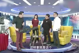 局座张召忠现场演示加特林正确持法，称电视剧中使用的都不对视频封面