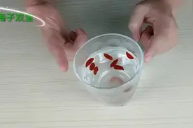 每天喝一杯枸杞茶，赶走赘肉，喝出小蛮腰视频封面