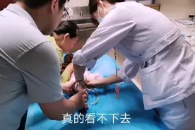实拍宝宝打留置针，几个人抓着真心疼，一针还没扎准视频封面
