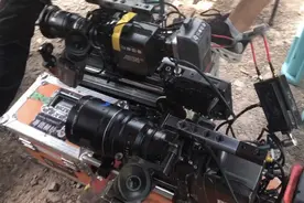 摄影师助理带你了解电视剧的拍摄，拍戏用的摄像机要几十万一台。视频封面