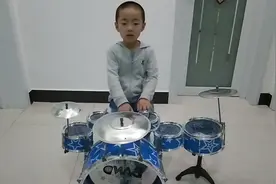 架子鼓--小军鼓左右手配合练习  右手R表示  左手L表示 打出空拍视频封面