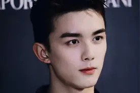 【吴磊|个人混剪】来看看这张从小到大都帅气的脸视频封面