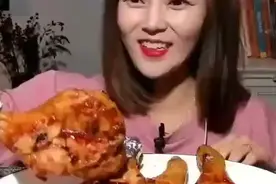 小姐姐吃饭的时候真好看