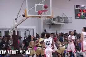 准状元锡安·威廉姆森在与阿肯色之翼EYBL队比赛中砍下47分