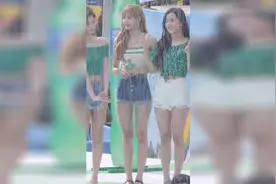 饭拍 BLACKPINK  近距离   LISA  女神现场玩水枪 跳舞-14[1080P]视频封面