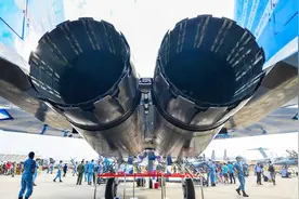 装备2台国产重型发动机，比中国歼20还重，却能以三倍音速去战斗视频封面