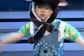 张俊豪新造型跳《奶牛舞》，呆萌可爱憨态可掬，评委齐竖大拇指