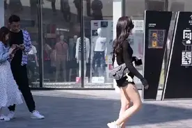 体重仅30斤的女子 不顾医生劝阻执意结婚生子 现在过得怎么样？视频封面