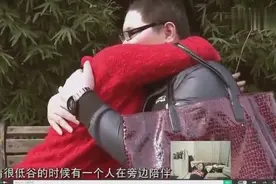 PDD直播看当年与沈灵敏的恋爱视频 ，害羞成鸭叫！视频封面