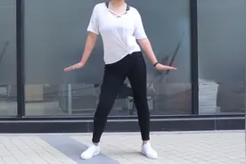 坚持原地鸭子式左右扭腰，12天暴瘦全身，主要瘦肚子和腰