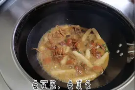 苏州阿姨教你年糕面拖蟹，便宜下饭又管饱，10多块钱就做一大碗