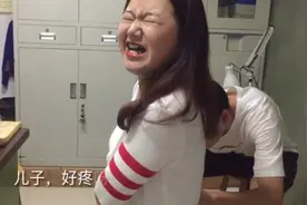 农村妹子感冒高烧不退，去诊所打针，这表情简直太可爱了视频封面