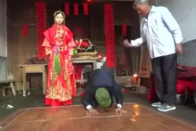 广东农村婚礼，新郎戴个绿色帽子拜堂，是什么意思？