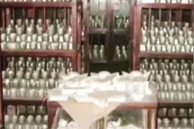 神秘山洞疑似吴三桂藏宝洞，古书记载宝藏在衡山，考察队上山寻宝视频封面