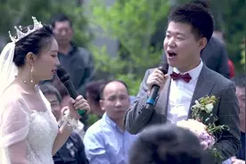 一对新人的婚礼上，新郎新娘合唱一首情歌，蛮好听的视频封面