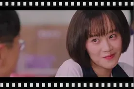 据说人在开怀大笑的时候。都会看向自己喜欢的人。