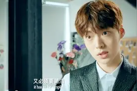 小伙表面是干净的处女座，背地里一进办公室就开始脱袜子视频封面