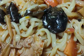 “汤面条”的超简单做法，汤香面筋道，一回吃了一大盆，香！