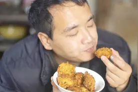 灶台哥大冬天拿鸡蛋做了一锅土豆团子，做完以后才发现这么Q弹视频封面