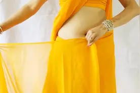 印度沙丽服怎么穿？异域风情太撩人，网友：这样真的不会掉吗视频封面