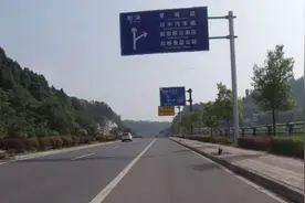 四川省射洪市G247国道，路宽车少非常好跑，收费公路就是“漂亮”视频封面