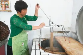 闺女同学来家玩，看看农村妈妈如何招待，真稀罕视频封面